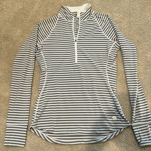 Mountain Hardware quarter zip, size small